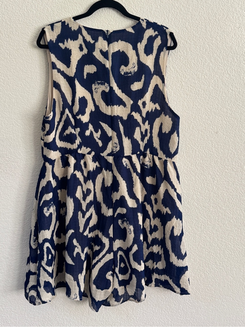 Cider Blue and Cream Printed V-Neck Romper - Picture 4 of 5